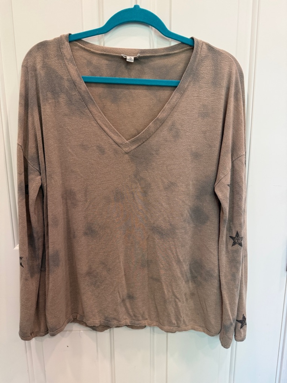 POL Taupe V-Neck Star Sleeve Pullover